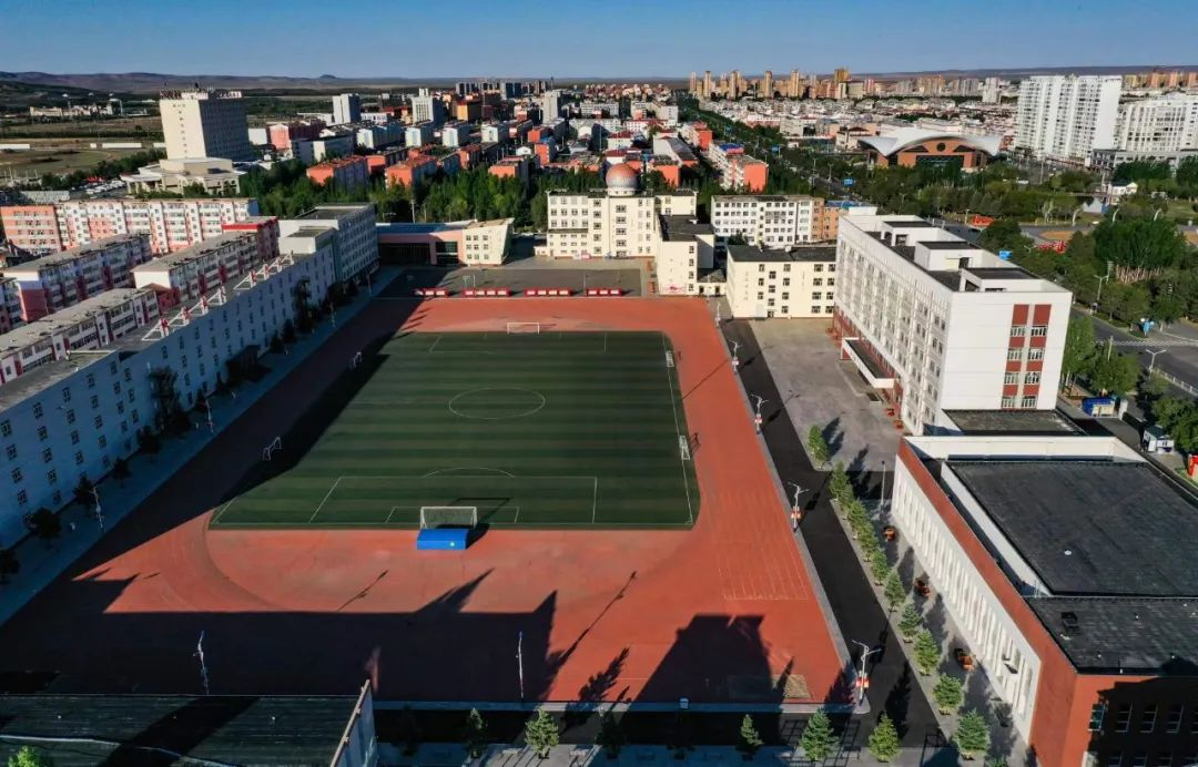 学校全景.png