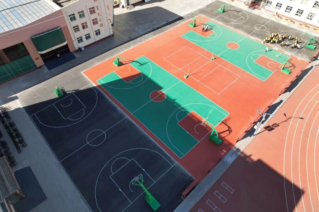 操场鸟瞰.png